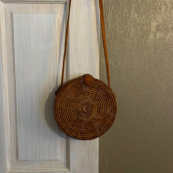 Woven rattan purse - Picture 2 of 7